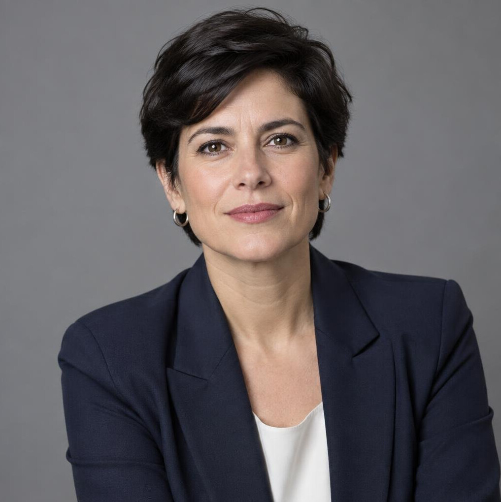 Studio portrait of a Uruguayan woman editor in her 40s with short dark hair
